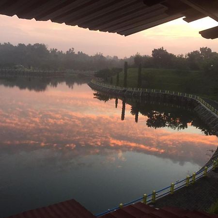 Omah Kenangan At Seven Trumpets Resort Maguwo Buitenkant foto