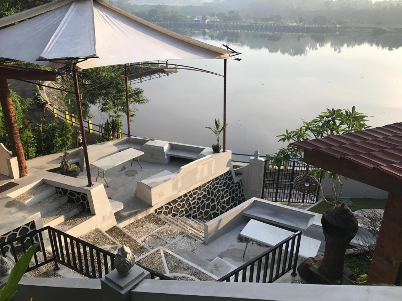 Omah Kenangan At Seven Trumpets Resort Maguwo Buitenkant foto