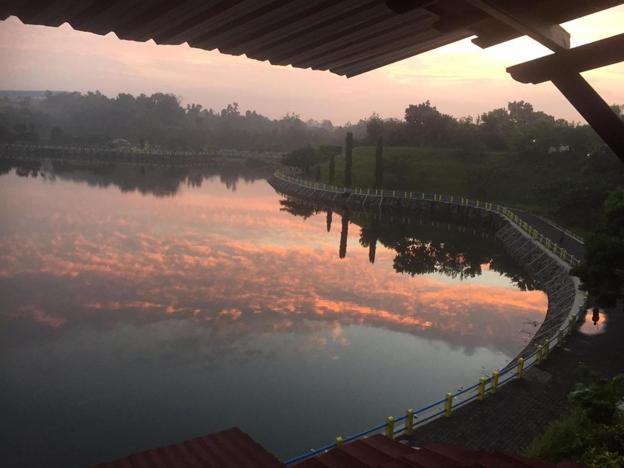 Omah Kenangan At Seven Trumpets Resort Maguwo Buitenkant foto